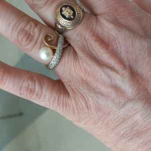 June birthstone! Genuine pearl goldtone ring